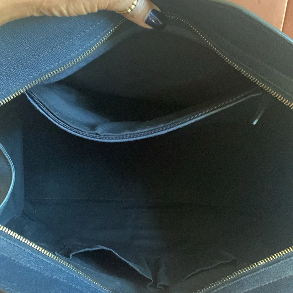 🦋Beautiful YSL Navy Blue Leather Handbag🦋 - Picture 14 of 14